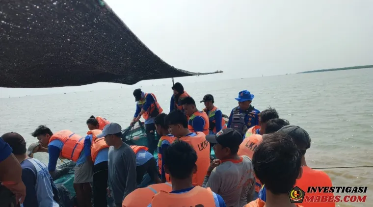 Bukan Cuma Jaga Darat, Polisi Pati Kawal 50 Siswa Praktik Melaut di Juwana
