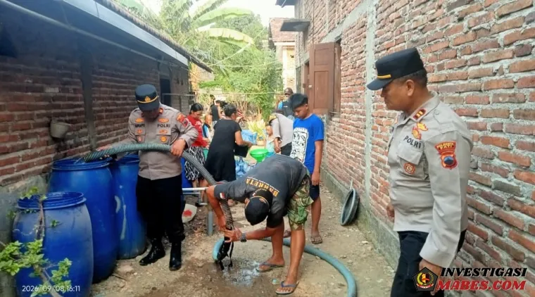 Polisi Pati Salurkan Air Bersih untuk Warga Sambirejo yang Terdampak Kekeringan