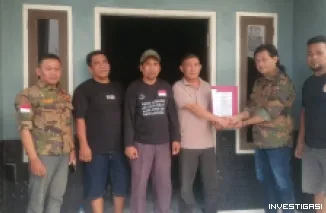 Ketua DPC GRIB Jaya Kabupaten Serang Berikan SK PAC Grib Jaya Kecamatan Jawilan Kepada Ketua PAC Jawilan Supriyat/Gepeng