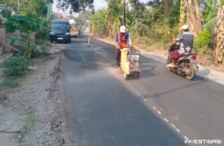 Miris! Baru Diperbaiki DPUPR, Jalan Pancur-Datar Dilewati Ratusan Dump Truck Galian Over Tonase Tiap Hari