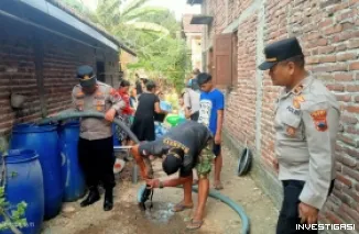 Polisi Pati Salurkan Air Bersih untuk Warga Sambirejo yang Terdampak Kekeringan