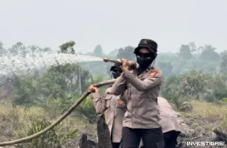 Polwan Polda Riau Turun dalam Penanganan Karhutla