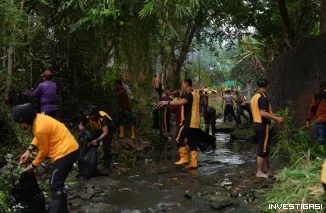 Green Policing, Polresta Klaten Bersama Masyarakat Bersihkan Sungai Pleret Mojayan